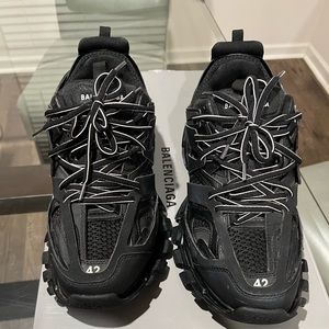 Men’s Balenciaga black trainers size 42